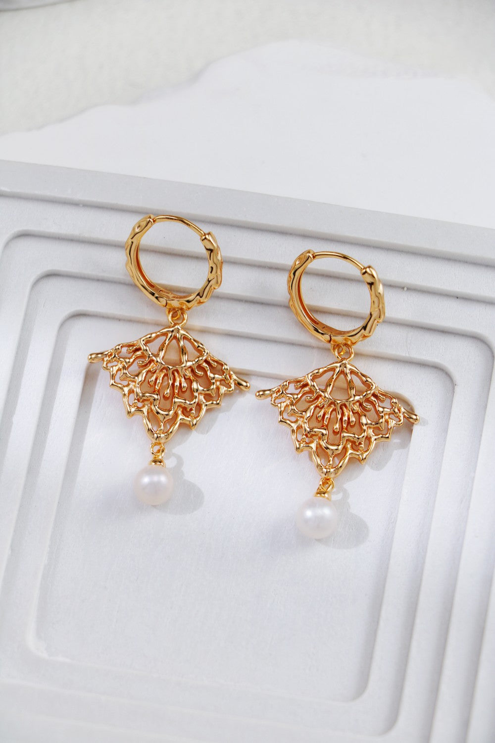 Fashion Skirt Hem Pearl Earrings