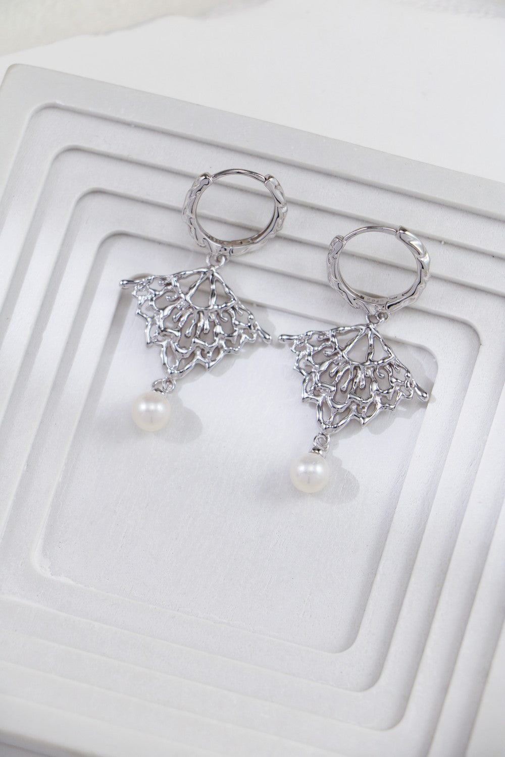 Fashion Skirt Hem Pearl Earrings